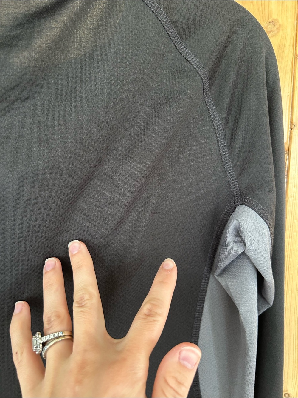 Women’s Anglur Long Sleeve Performance Tee in Black with Gray Accents Size Small - Picture 6 of 6